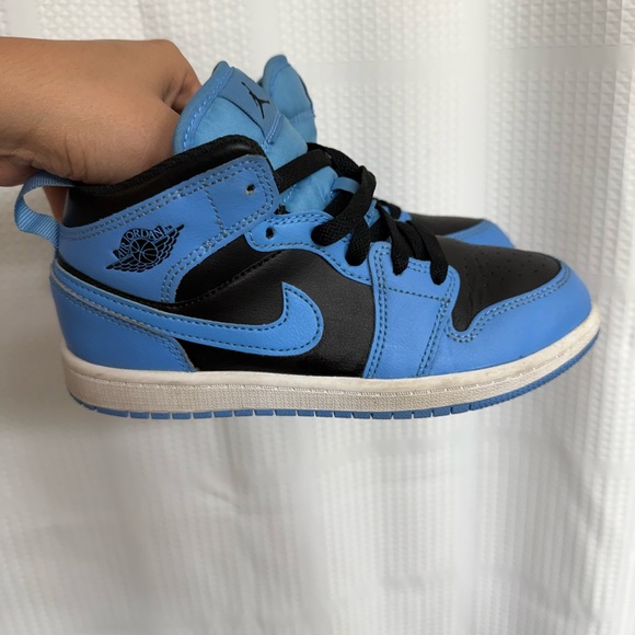Nike Air Jordan 1 University Blue and Black High Tops - Picture 4 of 5